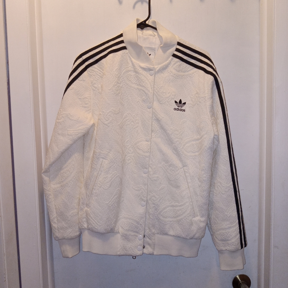 ADIDAS WHITE JACKET SIZE MEDIUM